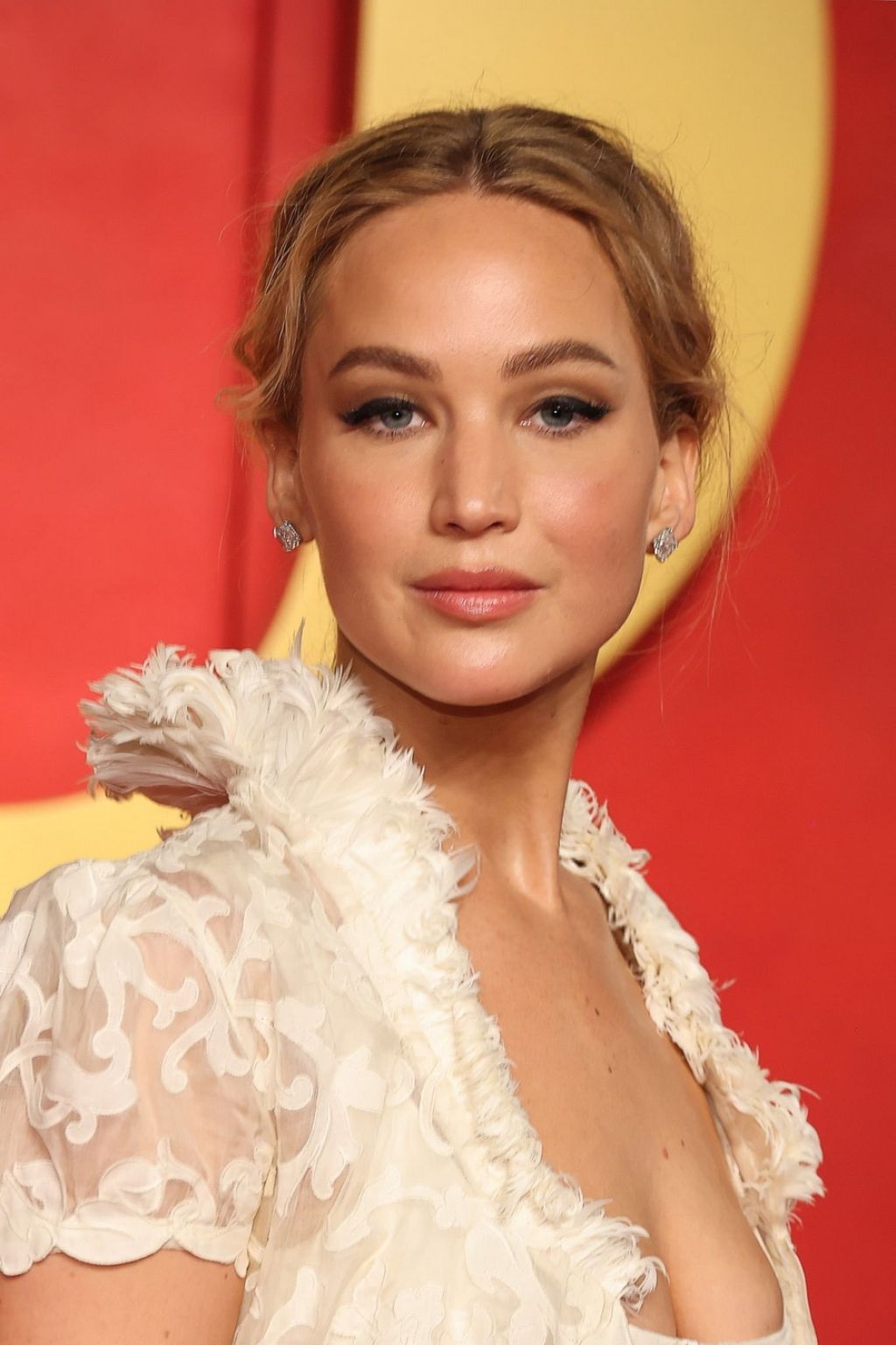 JENNIFER LAWRENCE AT VANITY FAIR OSCAR PARTY IN BEVERLY HILLS2